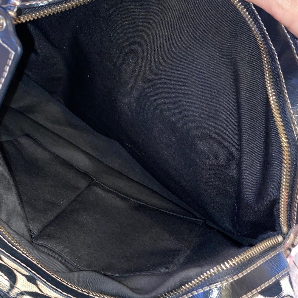 Coach Black and Tan Patterned Hobo Bag. - Picture 8 of 12